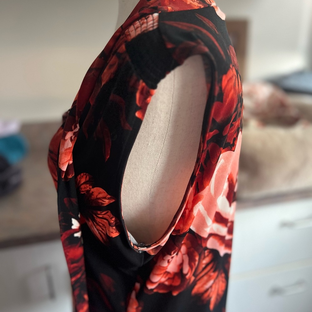 Floral Halter Sleeveless Blouse - Picture 2 of 4